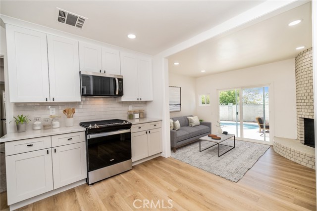 Detail Gallery Image 7 of 30 For 18987 Mindanao St, Bloomington,  CA 92316 - 4 Beds | 2 Baths