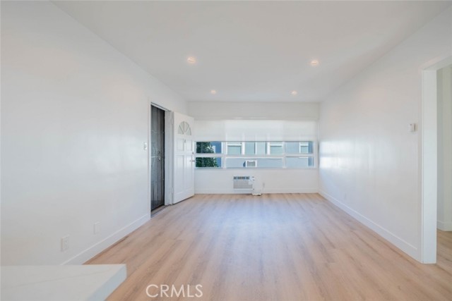 Detail Gallery Image 11 of 20 For 5654 Kester Ave #4,  Van Nuys,  CA 91411 - 2 Beds | 1 Baths