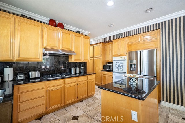 15075 Avenida Del Monte, Chino Hills CA: https://media.crmls.org/medias/e3ca00ce-e157-45c9-bdd6-e150f89cb28c.jpg
