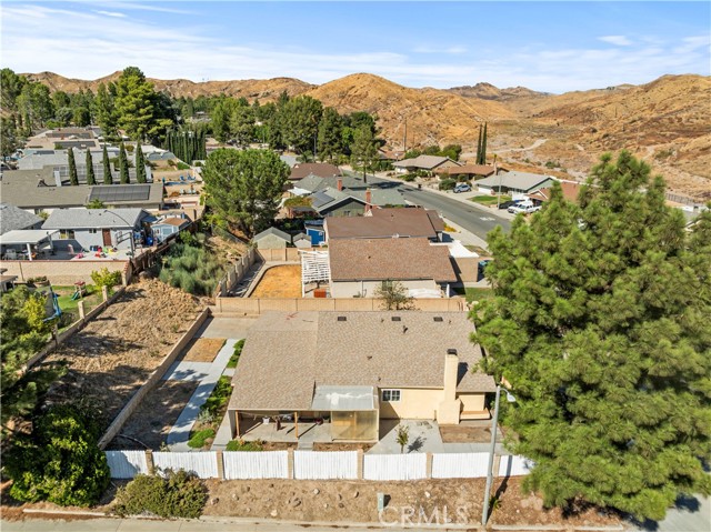 Detail Gallery Image 11 of 60 For 29835 Abelia Rd, Canyon Country,  CA 91387 - 4 Beds | 2 Baths