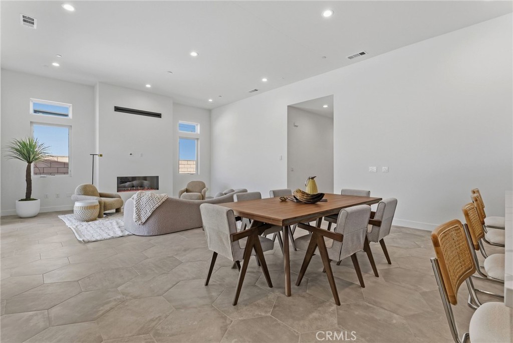 MLS #OC25255465 image #1