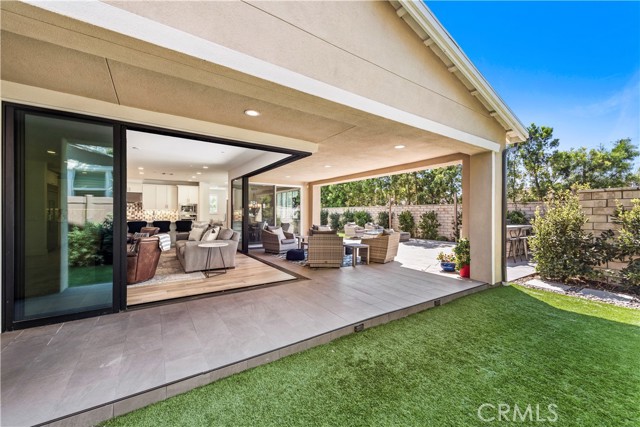 Detail Gallery Image 20 of 55 For 305 Costa Bella Ct, Costa Mesa,  CA 92627 - 4 Beds | 4/1 Baths