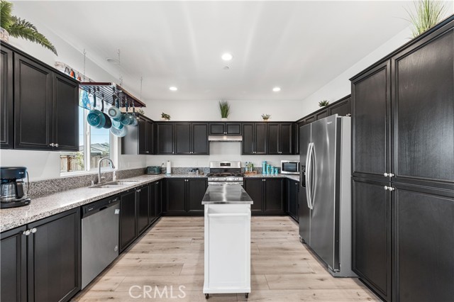 2436 Lugar Bonito Court, Rosamond CA: https://media.crmls.org/medias/e3cb172f-376e-4e3d-ab80-53a483670a24.jpg