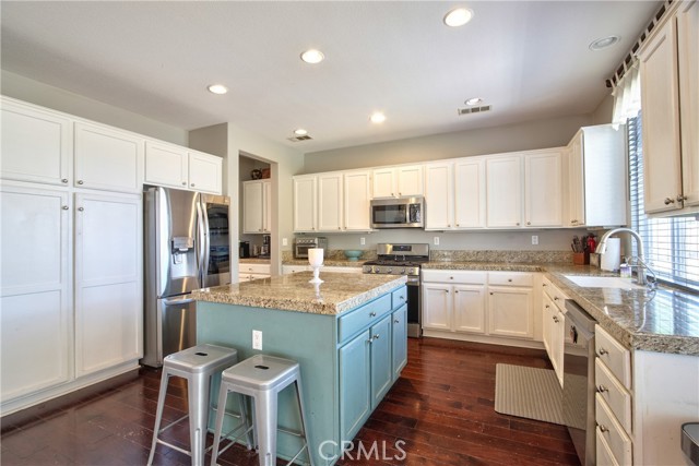 Detail Gallery Image 11 of 36 For 39883 S Creek Cir, Murrieta,  CA 92563 - 5 Beds | 3 Baths