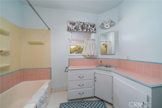 12852 Fairhaven, Santa Ana CA: https://media.crmls.org/medias/e3cc4ca1-1459-414b-a8e5-782a47aa547c.jpg