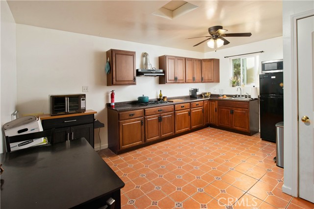 23329 Raymond Street, Chatsworth CA: https://media.crmls.org/medias/e3cd79eb-b48f-427e-b929-f212d35acb1a.jpg