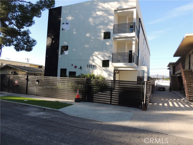 Detail Gallery Image 2 of 16 For 22735 Del Valle St #6,  Woodland Hills,  CA 91364 - 3 Beds | 2 Baths