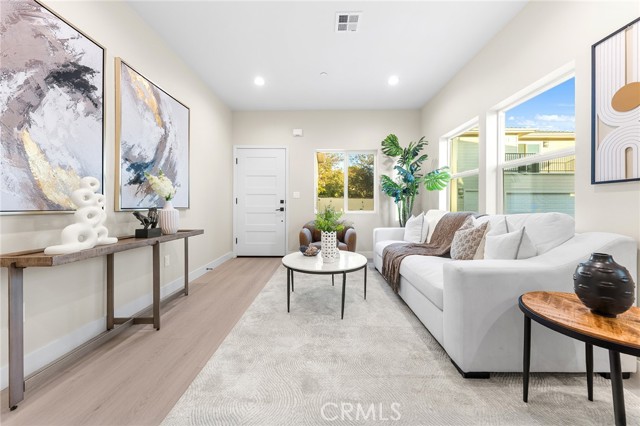 Detail Gallery Image 12 of 60 For 640 W Grand Ave, Pomona,  CA 91766 - 4 Beds | 3 Baths