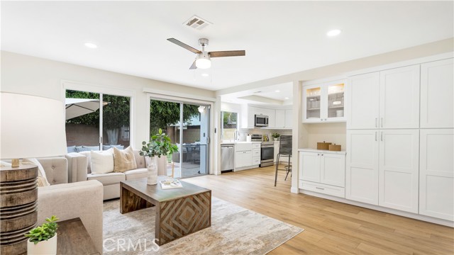15061 Glass Circle, Irvine CA: https://media.crmls.org/medias/e3cf1a60-846e-4c21-8103-ef64eeb6f363.jpg