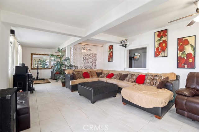 23900 Darbun Drive, Newhall CA: https://media.crmls.org/medias/e3cf1be6-a8eb-4d39-be5f-053eacb3f942.jpg
