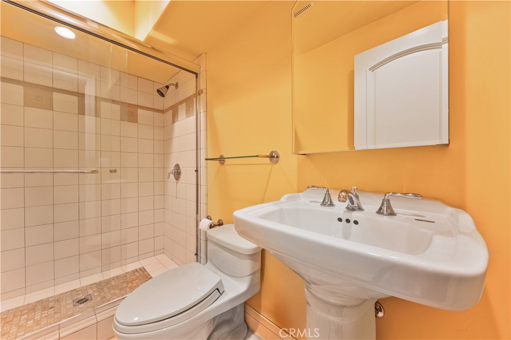 https://media.crmls.org/medias/e3cfac4d-13f0-4125-ac2a-24ebe4a51e44.jpg?preset=X-Large