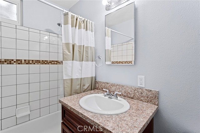 2703 Gates AVE, Redondo Beach CA: https://media.crmls.org/medias/e3cfc0a4-bef9-42b8-b63f-41a2322c702f.jpg