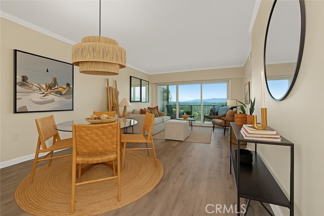 13700 Marina Pointe Drive, Marina del Rey CA: https://media.crmls.org/medias/e3d04883-c50b-4427-92b9-698ff6644a65.jpg