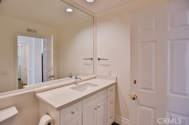 Detail Gallery Image 9 of 33 For 25 Hillsdale Dr #6,  Newport Beach,  CA 92660 - 3 Beds | 2/1 Baths