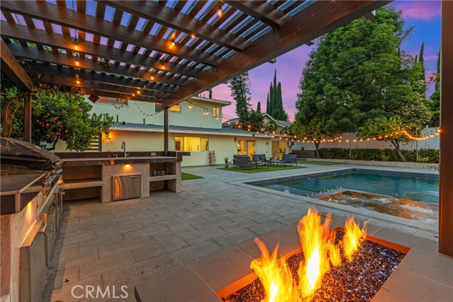Detail Gallery Image 11 of 66 For 23211 Ingomar St, West Hills,  CA 91304 - 5 Beds | 4/1 Baths