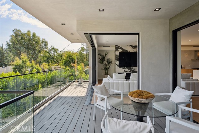 Detail Gallery Image 19 of 65 For 22268 Avenue San Luis, Woodland Hills,  CA 91364 - 5 Beds | 5/1 Baths