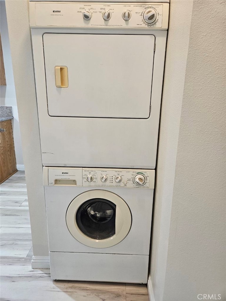 https://media.crmls.org/medias/e3d1ec08-80a2-44b3-9294-5ce7d5287438.jpg?preset=X-Large