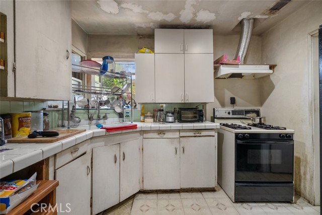 11744 Welby Way, North Hollywood CA: https://media.crmls.org/medias/e3d258fd-f921-40d6-8716-25e712c81cd2.jpg