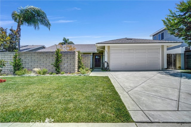 17232 Golden View Lane, Huntington Beach CA: https://media.crmls.org/medias/e3d28a74-6f47-4d05-8be1-e69b59068ad1.jpg