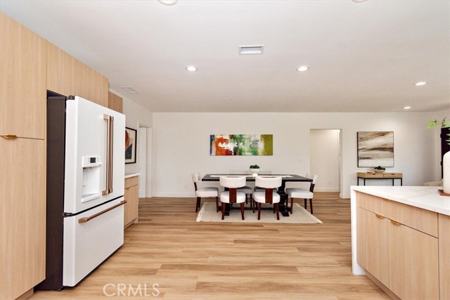 8021 West Boulevard, Inglewood CA: https://media.crmls.org/medias/e3d2efeb-db4d-40df-ad99-0725c1a47288.jpg
