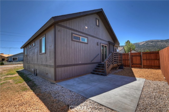 2217 Juniper Lane, Big Bear City CA: https://media.crmls.org/medias/e3d3203d-6962-4a06-a19e-a7eeb1f07c97.jpg