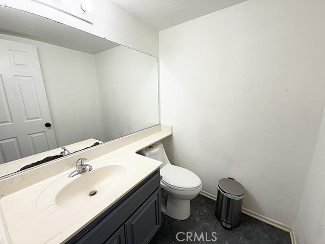 https://media.crmls.org/medias/e3d3264b-cbf5-474d-893e-9b7d0cf6a4ce.jpg?preset=X-Large