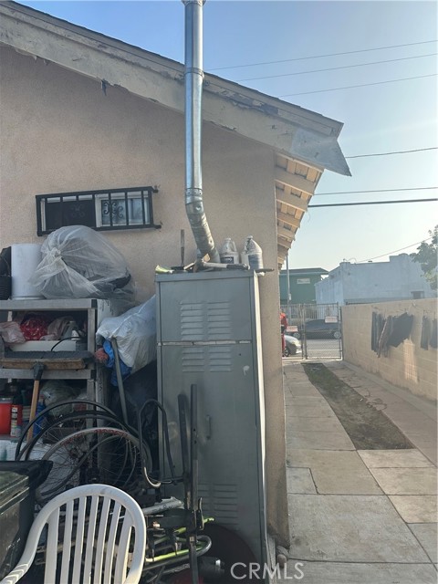 Detail Gallery Image 7 of 18 For 731 W 54th, Los Angeles,  CA 90037 - – Beds | – Baths