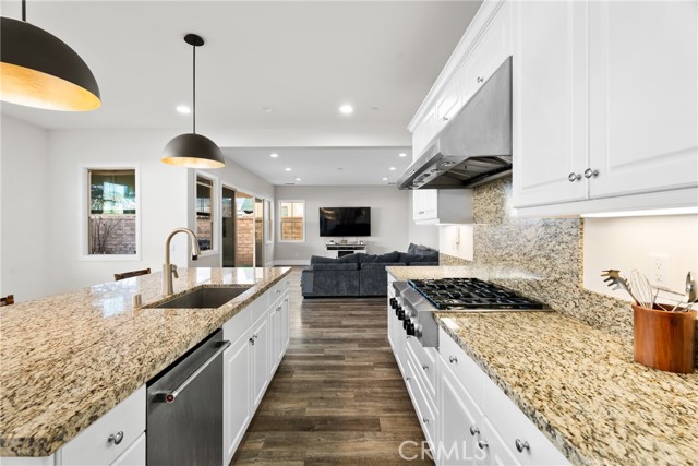 Detail Gallery Image 7 of 39 For 27606 Skylark Ln, Saugus,  CA 91350 - 5 Beds | 5/1 Baths