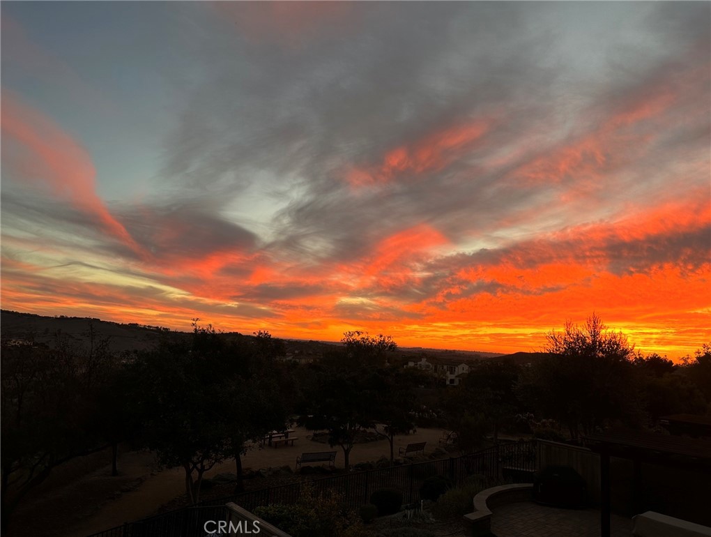 https://media.crmls.org/medias/e3d5d7c8-b7a0-4953-aec4-f3dc410b21f1.jpg?preset=X-Large