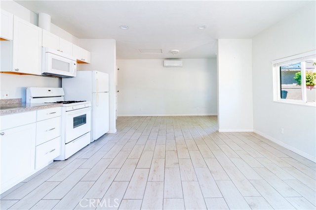 44655 Fig Avenue, Lancaster CA: https://media.crmls.org/medias/e3d5ff72-3d03-4323-b65c-1ffe0b6c7934.jpg