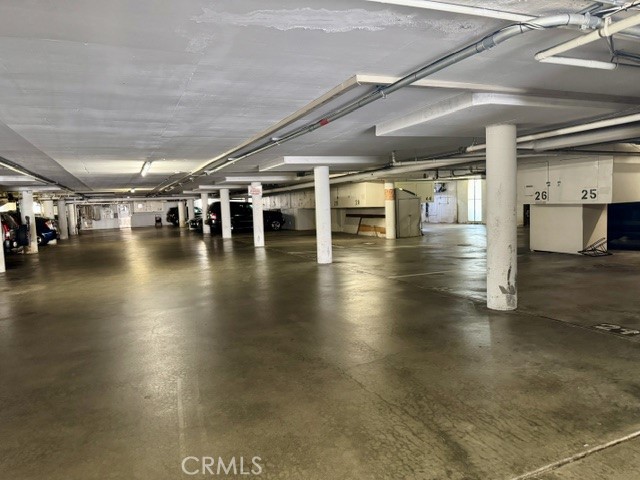 https://media.crmls.org/medias/e3d652b3-21d3-4ff4-9bd5-c4b95f03d7ca.jpg?preset=X-Large