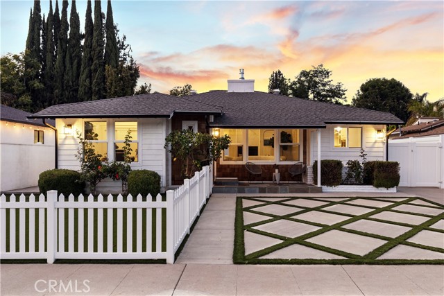 Detail Gallery Image 4 of 32 For 12947 La Maida St, Sherman Oaks,  CA 91423 - 4 Beds | 3 Baths