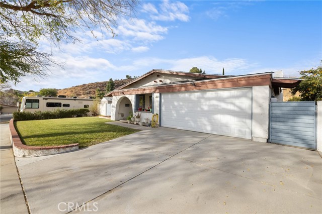 Detail Gallery Image 2 of 44 For 18917 Cabral St, Canyon Country,  CA 91351 - 4 Beds | 2 Baths