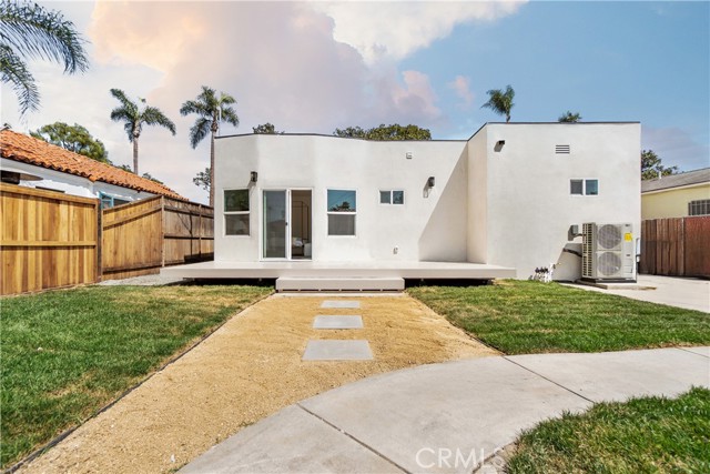 3991 Hubert Avenue, Los Angeles CA: https://media.crmls.org/medias/e3d77f8e-cdbe-4692-9b3b-70e059fb7eaf.jpg