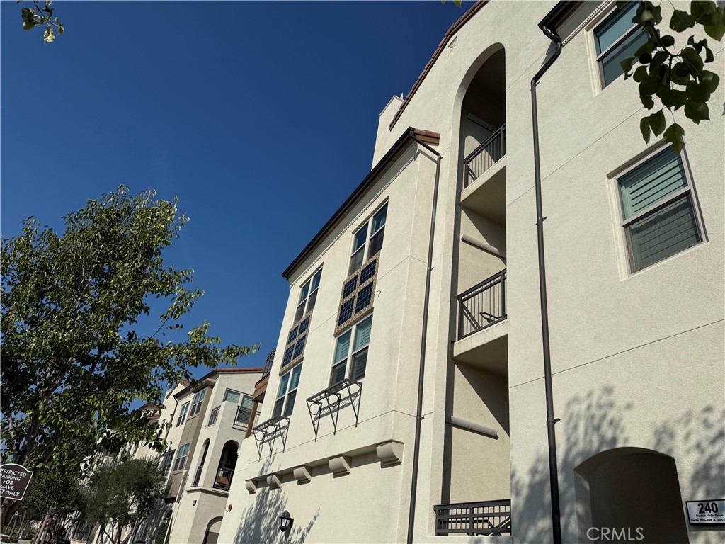 240 Buena Vida