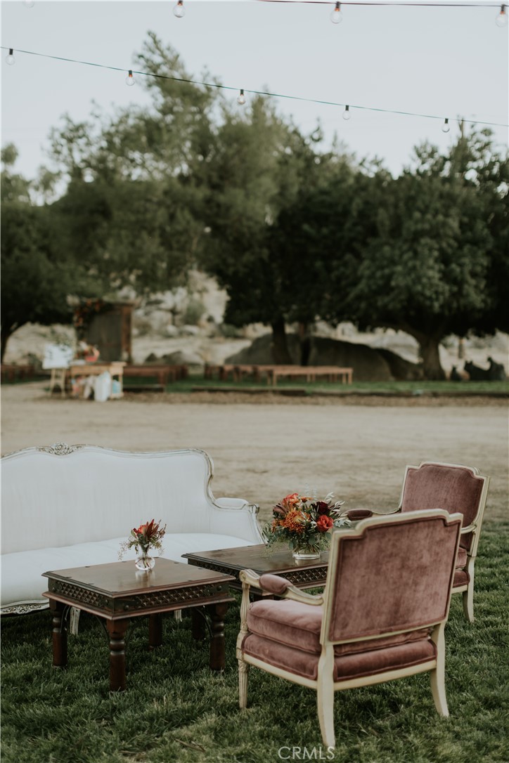 https://media.crmls.org/medias/e3d795ce-42e2-460b-b030-5cabdd9c8848.jpg?preset=X-Large