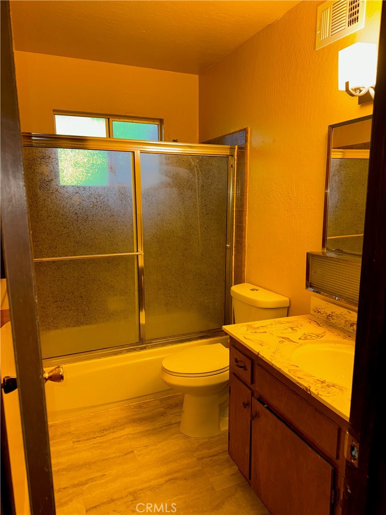 https://media.crmls.org/medias/e3d8020e-2b9b-40e7-8194-ca413e8b6594.jpg?preset=X-Large