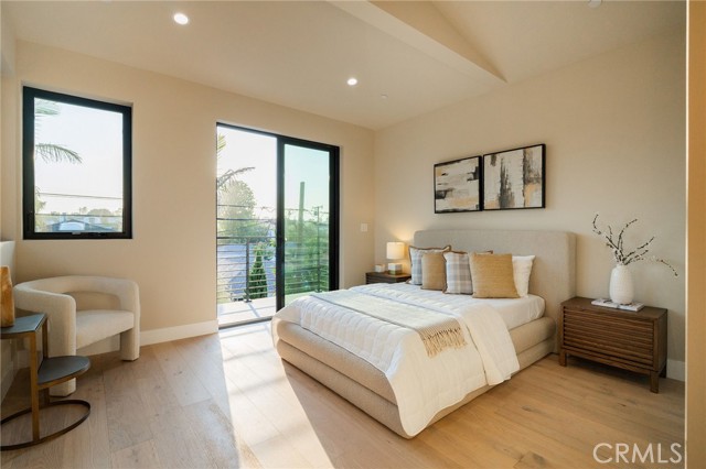 1721 Oak Avenue, Manhattan Beach CA: https://media.crmls.org/medias/e3d8ae57-700e-48eb-a52d-7ffa6c5321aa.jpg