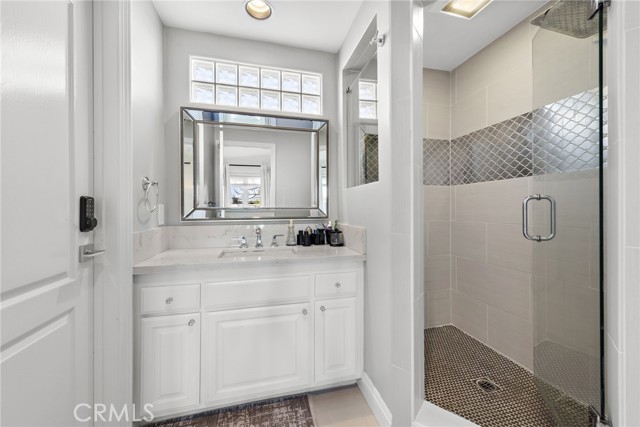 718 1/2 Marguerite Avenue, Corona del Mar CA: https://media.crmls.org/medias/e3d8c163-3d6a-413e-aef3-37941ee2b9b5.jpg