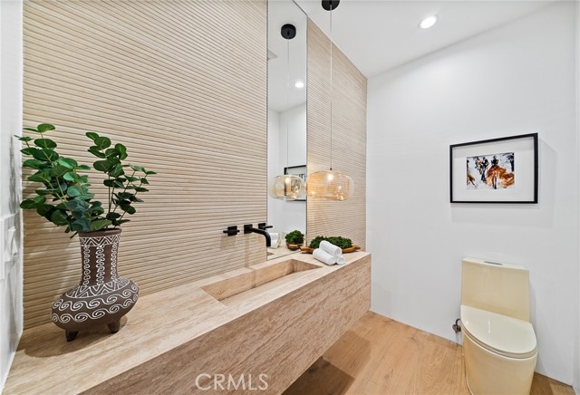 19750 Wells Drive, Woodland Hills CA: https://media.crmls.org/medias/e3d92f2e-1768-417d-bc10-25b98bd2fef0.jpg