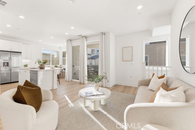 Detail Gallery Image 8 of 28 For 470 Lobata, Irvine,  CA 92618 - 3 Beds | 3 Baths