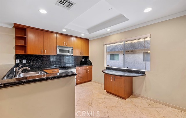 Detail Gallery Image 10 of 44 For 17937 Magnolia Bld #18,  Encino,  CA 91316 - 2 Beds | 3 Baths