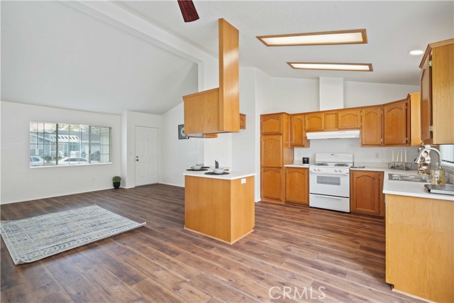 Detail Gallery Image 8 of 26 For 19853 Cottonwood Dr, Canyon Country,  CA 91351 - 2 Beds | 2 Baths