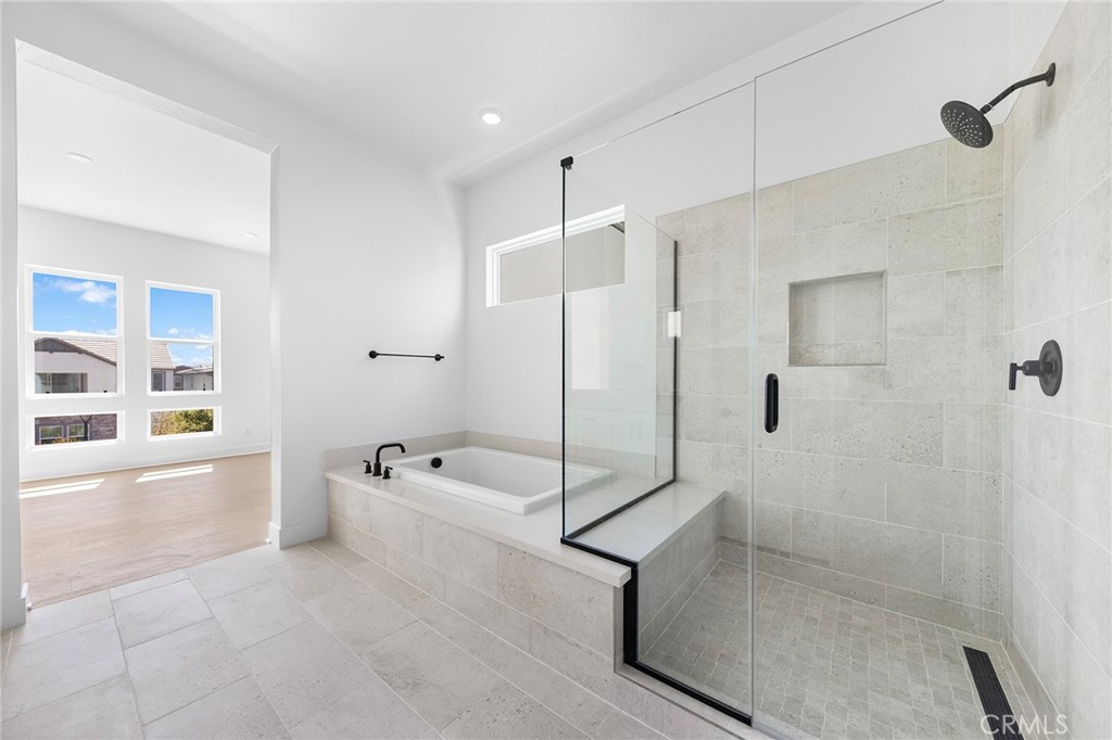 E3da5bf6 15d6 48fe Aa7f 86fc3d02a83a