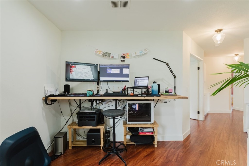 https://media.crmls.org/medias/e3da6f22-7062-49fb-8af6-60053af85495.jpg?preset=X-Large