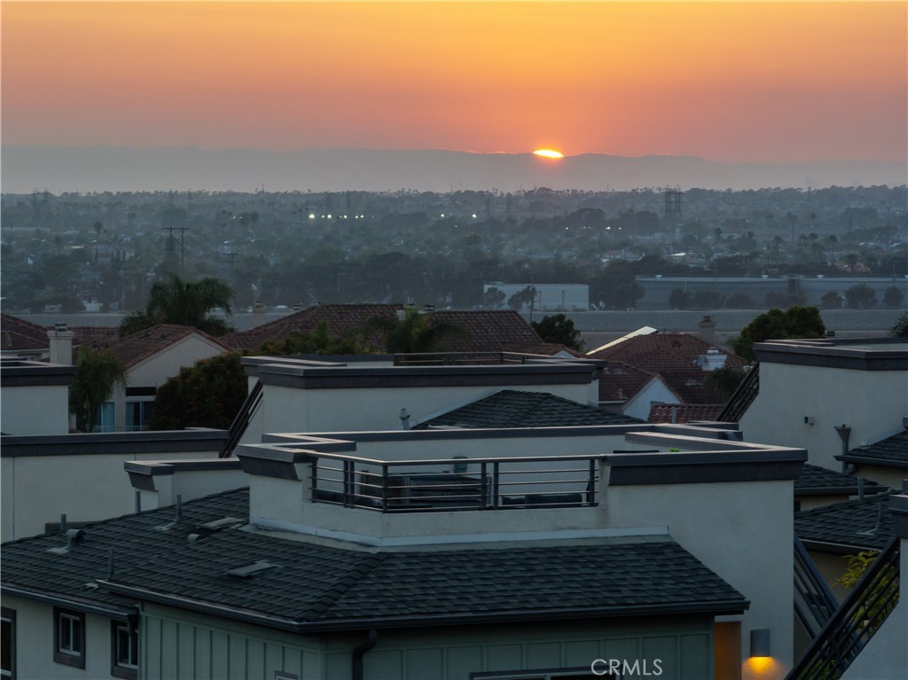 https://media.crmls.org/medias/e3dae864-3a7f-40bc-813b-02d5099ec604.jpg?preset=X-Large