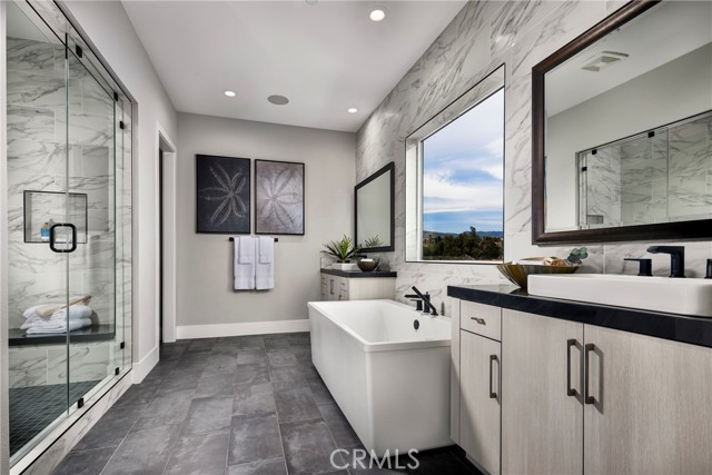 Detail Gallery Image 13 of 21 For 20515 Edgewood Ct, Chatsworth,  CA 91311 - 5 Beds | 5/1 Baths