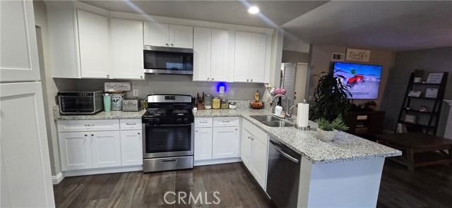 Detail Gallery Image 9 of 15 For 12909 Fontainebleau Dr, Moreno Valley,  CA 92555 - 3 Beds | 2/1 Baths