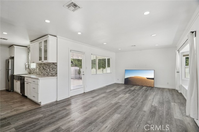 Detail Gallery Image 9 of 51 For 17043 Celtic St, Granada Hills,  CA 91344 - 4 Beds | 3 Baths