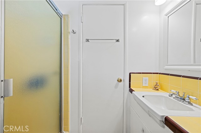 17955 Archwood Street, Reseda CA: https://media.crmls.org/medias/e3db77fd-1e31-4e7b-a360-d1b44b7a7979.jpg